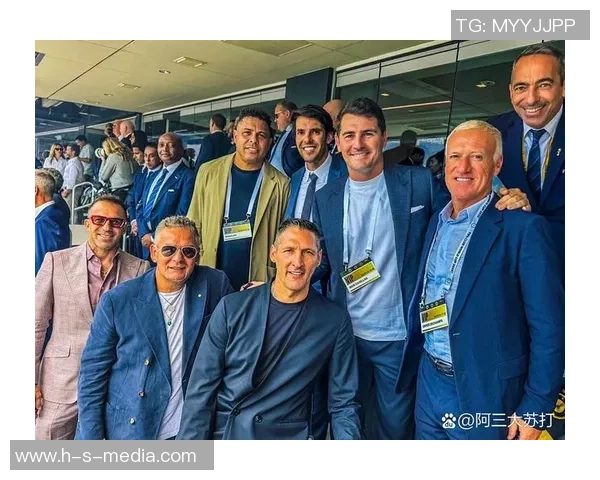 足球巨星惊艳亮相引发热议 现场粉丝热情高涨气氛火爆